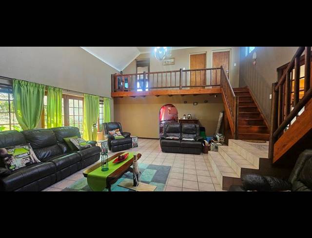 8 BEDROOM HOUSE FOR SALE IN LONG ACRES COUNTRY ESTATE